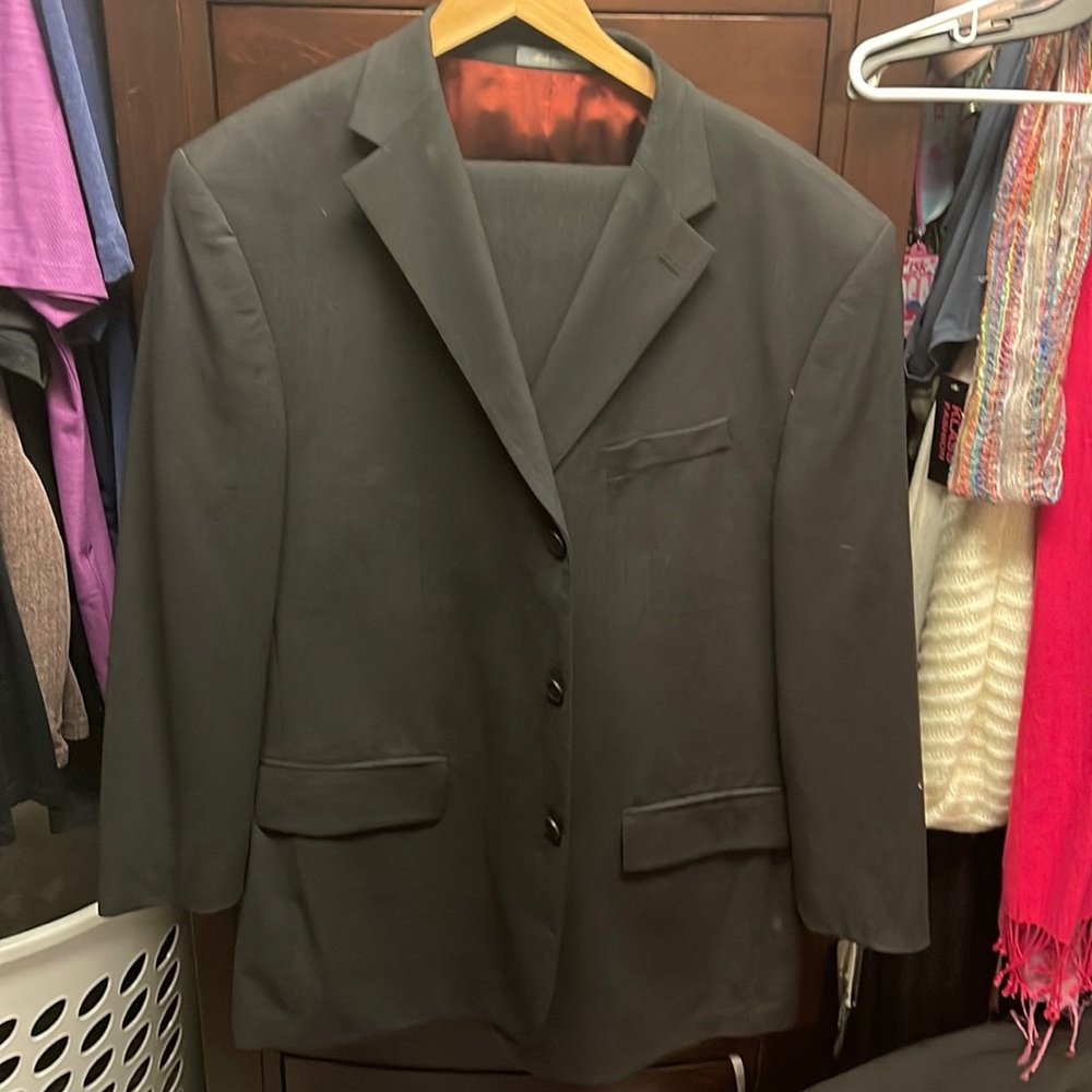 Oscar de la rents black suit